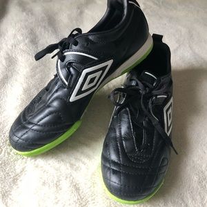 Umbro indoor soccer shoes size 7.5